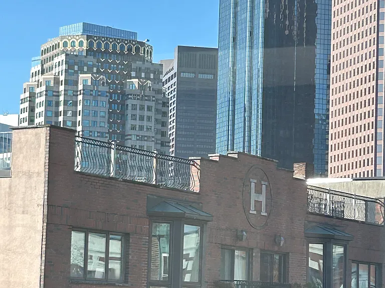 244 Hanover St #510 — Photo 2