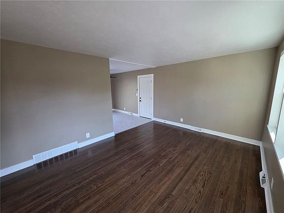 5th image of 212 W Cambridge Rd