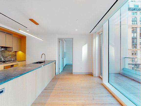 4th image of 101 W 14th St APT 4E