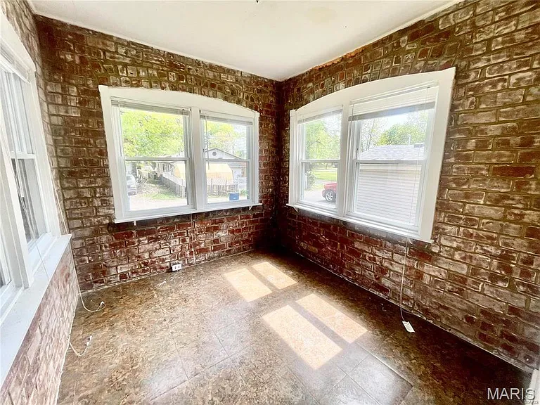 2406 Edison Ave — Photo 36