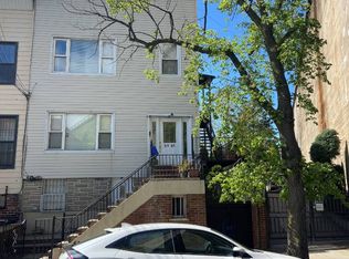 23-22 37th St, Astoria, NY 11105