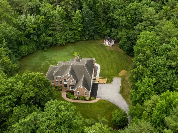 11 Dorothys Way, Bedford, NH 03110