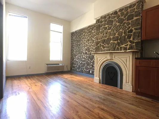 Rented by Evergreen Apartments BK | media 11