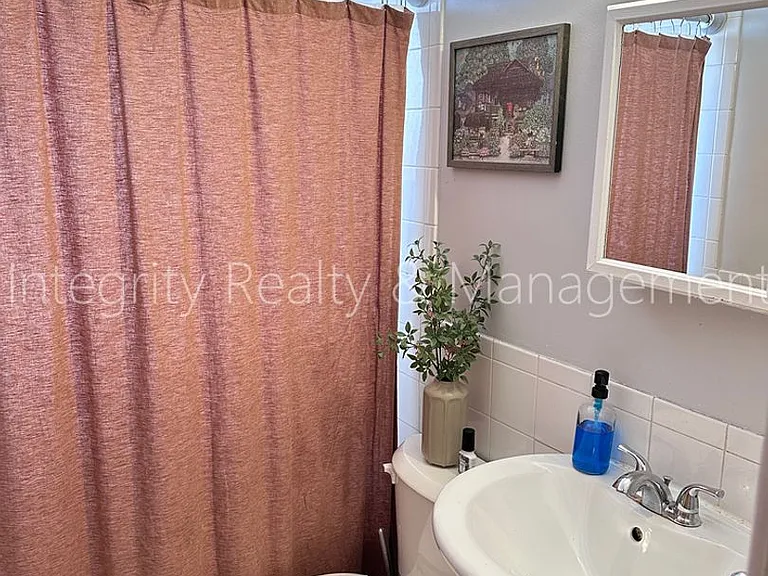 2047 Meade St — Photo 17