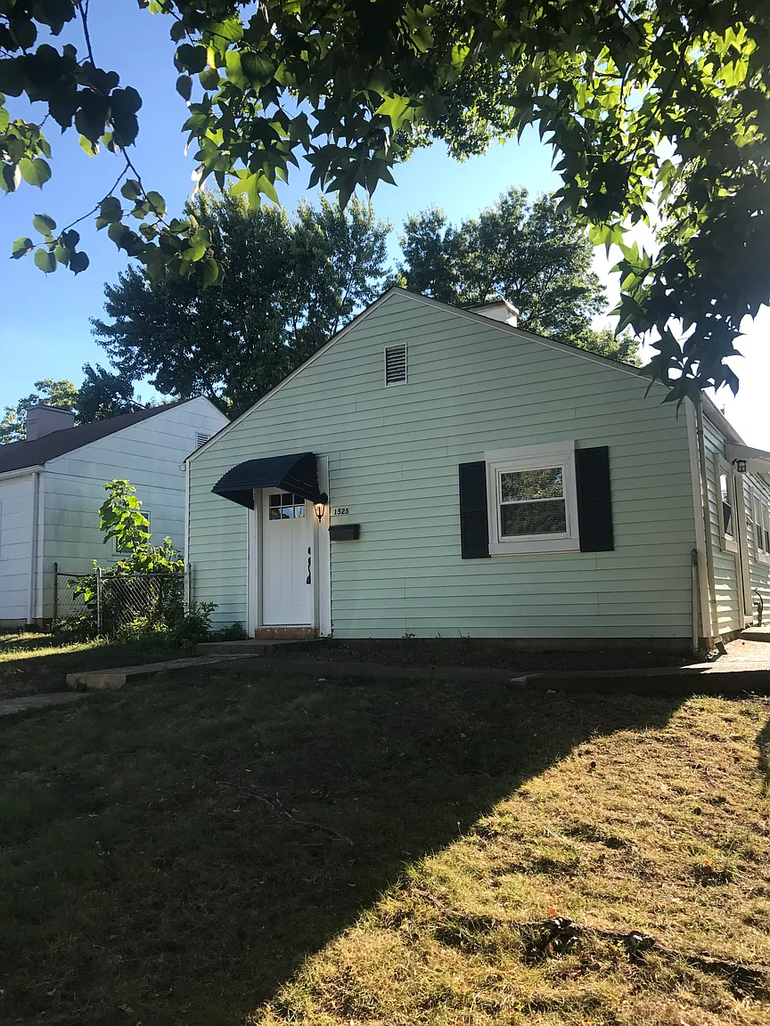 1525 Kraft St photo 1