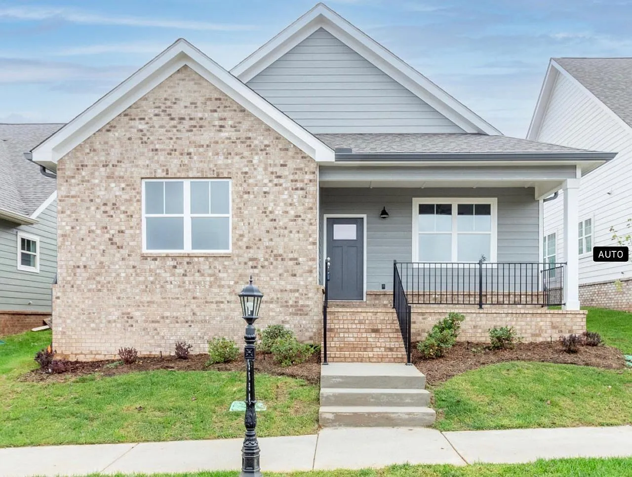 4 bed, 3.5 bath, 2710 sqft, $3,200 — Photo 1