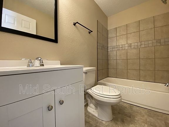 2nd image of 1814 S Summit St