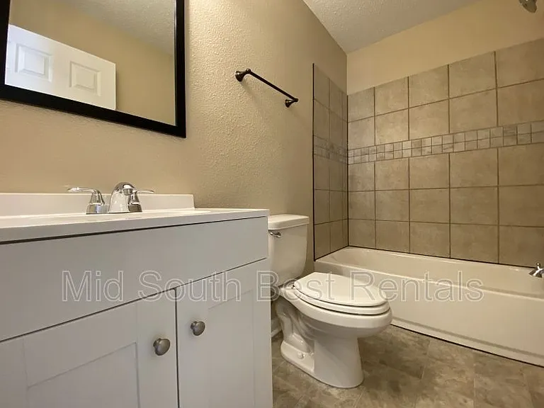 1814 S Summit St — Photo 4