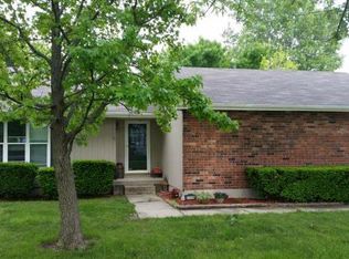 21115 S School Rd, Peculiar, MO 64078