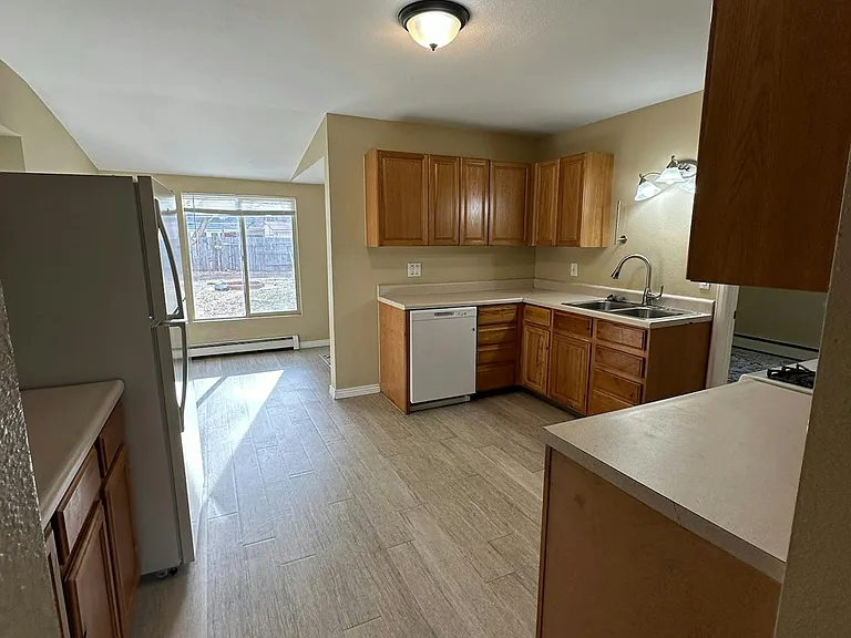 Kitchen (with dining nook)