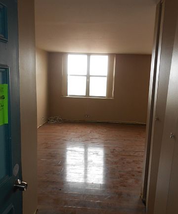 3rd image of 4300 W Ford City Dr APT 705