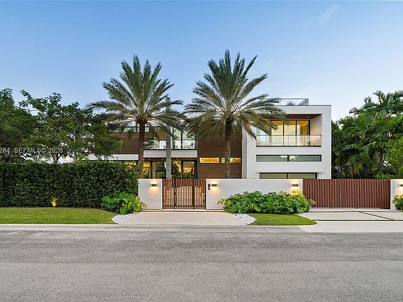 2nd image of 790 Lake Rd