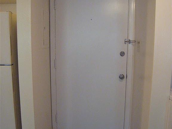 3rd image of 1935 Gardiner Ln APT F95
