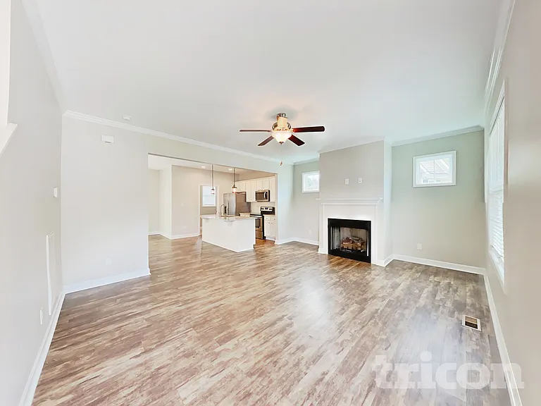 111 Cottage Ct — Photo 3