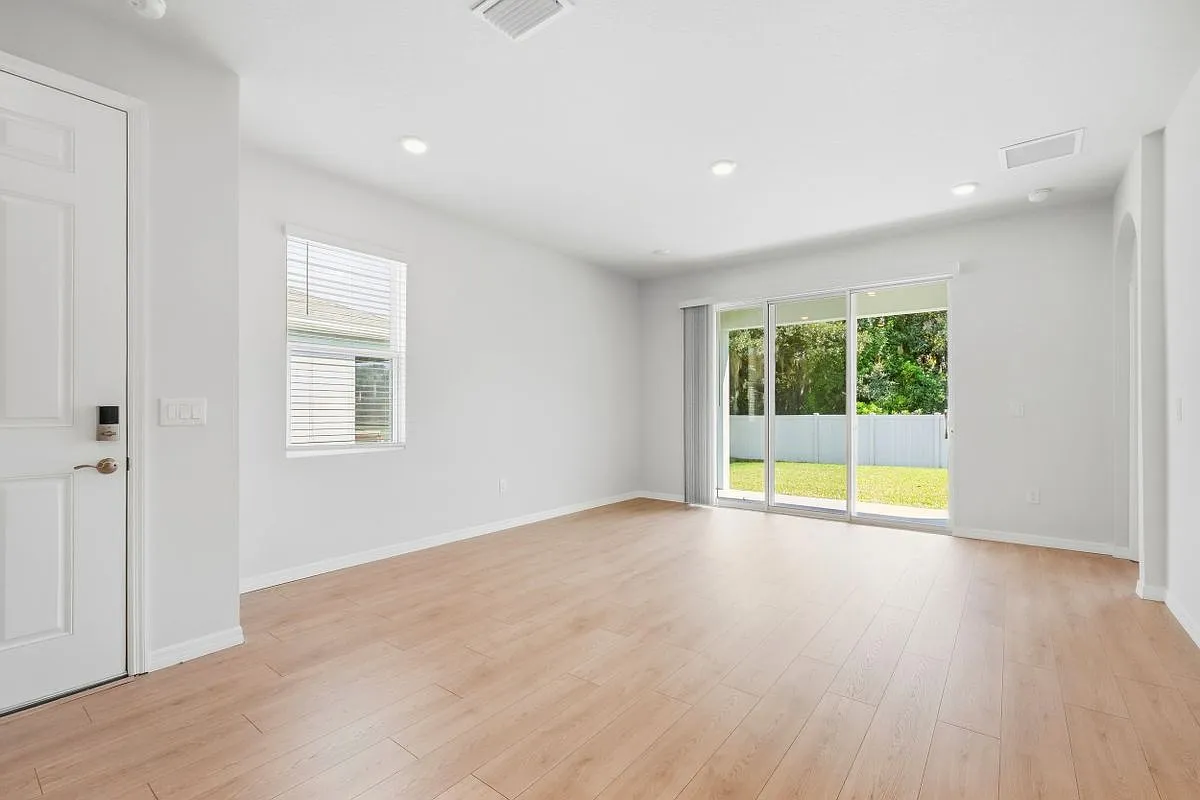 3 bed, 2.0 bath, 1565 sqft, $2,550 — Photo 2