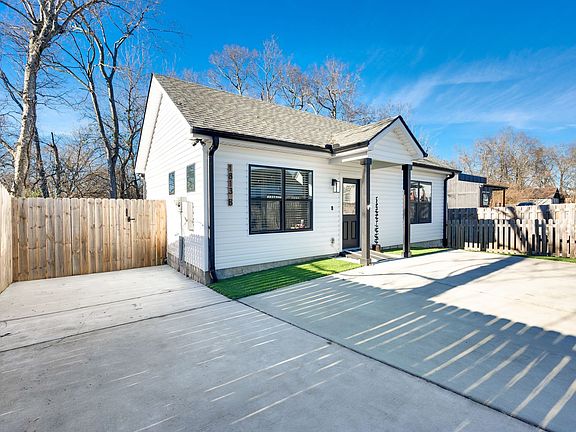 3rd image of 1813B Ashton Ave