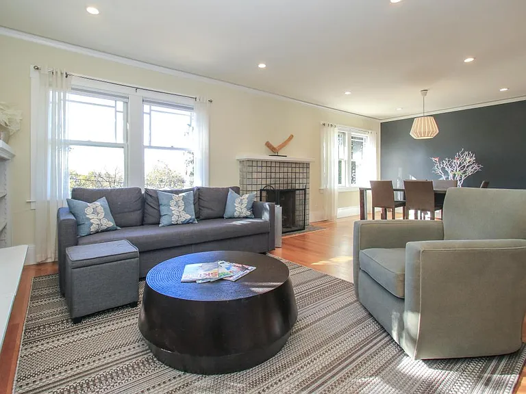 2403 Hillside Ave — Photo 4