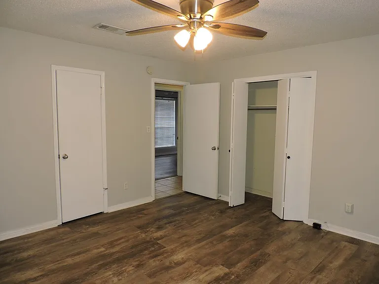 7834 Charter Oaks Dr — Photo 11