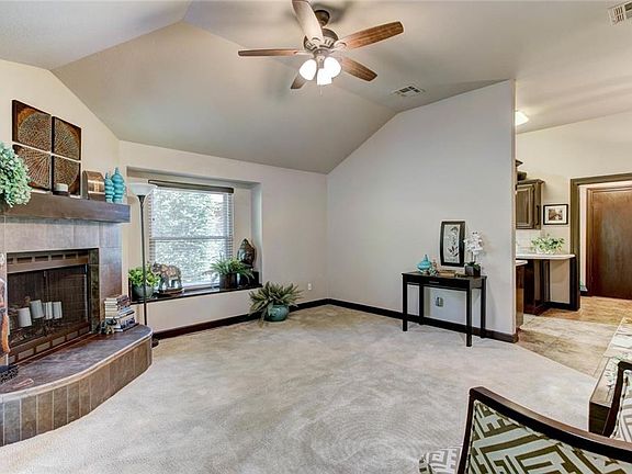 4th image of 412 Baron Dr