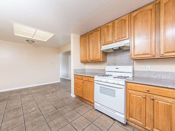2nd image of 1575 Amesbury Way