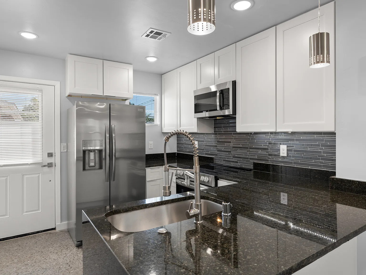 2 bed, 890 sqft, $1,495 — Photo 4