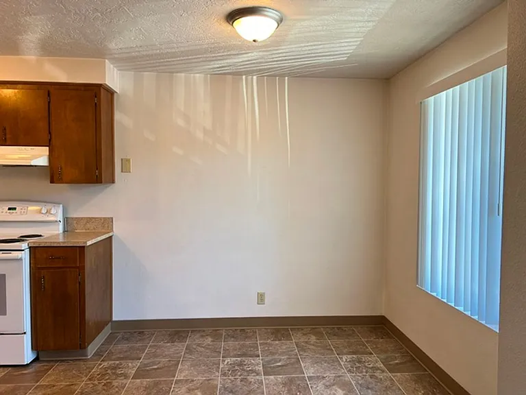 1125 Wyatt Ave — Photo 12