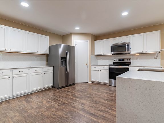5th image of 2324 Chestnut Dr