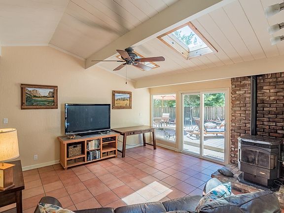 4th image of 15735 Forest Hill Dr