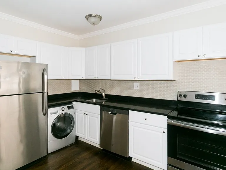 3345 N Marshfield Ave #903 — Photo 2