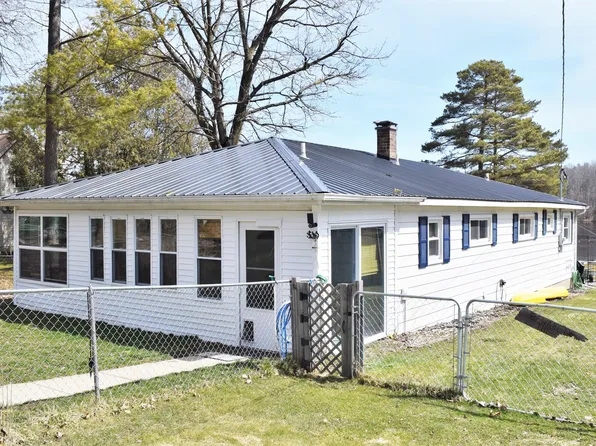 154 Pleasant Dr, Six Lakes, MI 48886