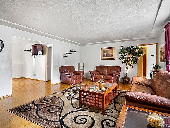 5th image of 1115 99th St E