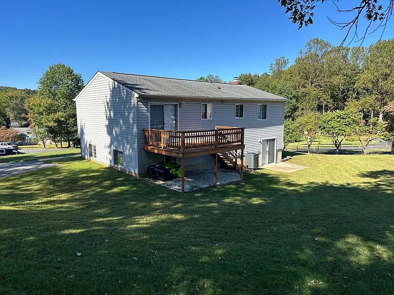 3905 Eaton Dr — Photo 4