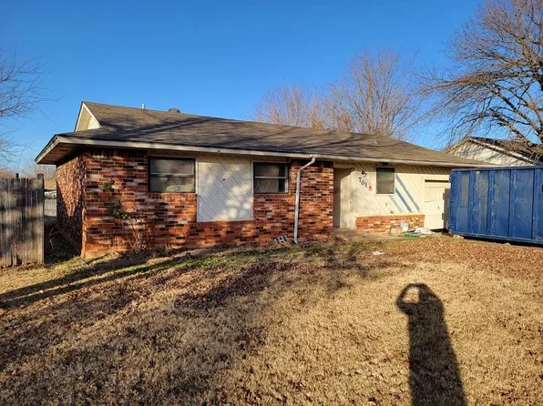 701 Meadowlake Dr, Noble, OK 73068