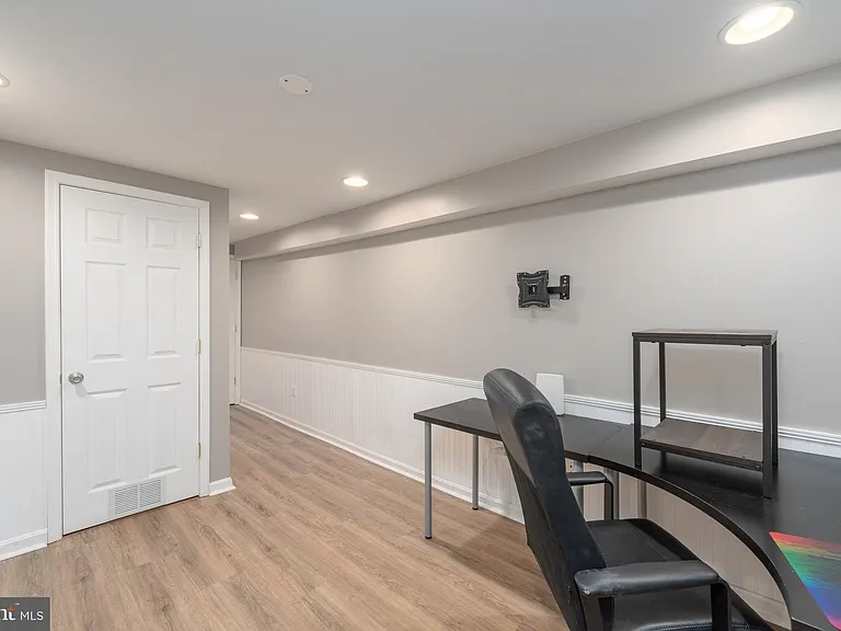 1825 Light St — Photo 29