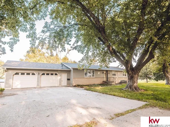 725 C St, Carleton, NE 68326