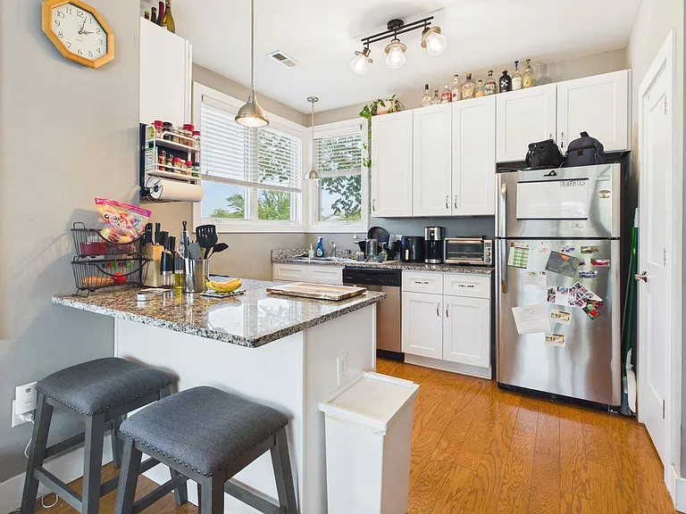 2028 W Cary St #4 — Photo 37