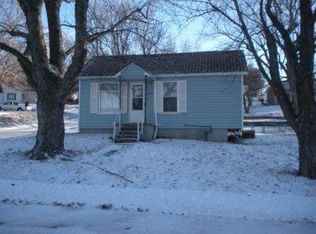 302 Maple St, Louisville, NE 68037