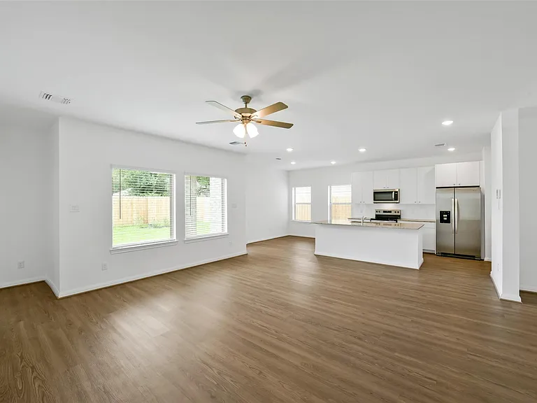 13315 Campos Dr — Photo 2