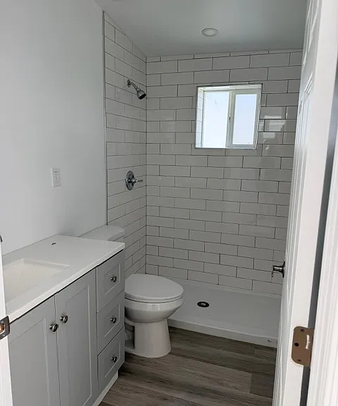 916 E Elm St — Photo 8