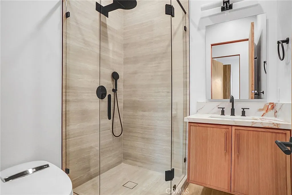 2 bed, 850 sqft, $3,495 — Photo 4