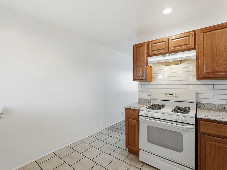 4329 N Longview Ave #10 — Photo 12