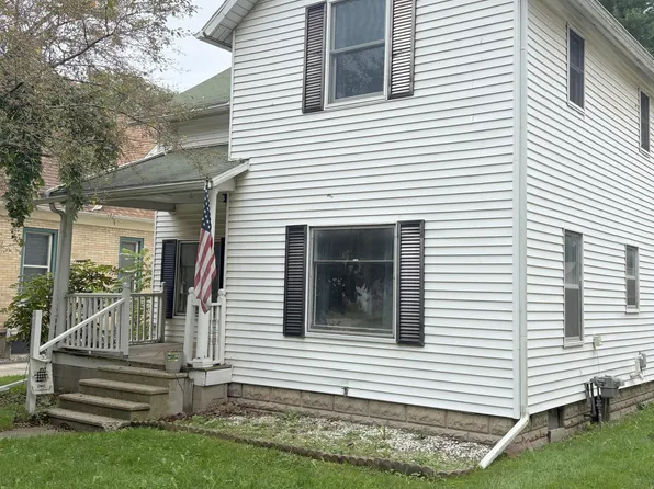 725 N Cochran Ave, Charlotte, MI 48813