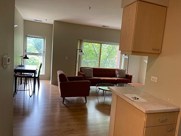 2nd image of 1222 Chicago Ave APT 402