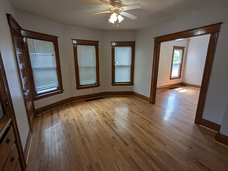 918 S Goodman St — Photo 4