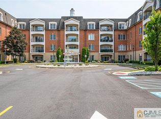 207 Regency Pl, Woodbridge, NJ 07095