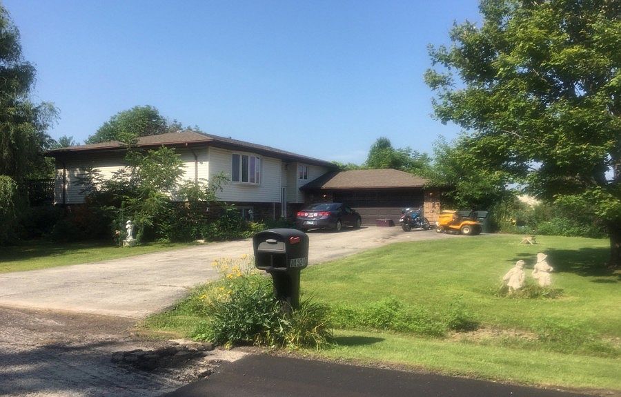 2nd image of 11S240 Oakwood Ave