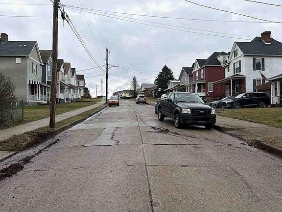 3rd image of 134 Lawrence Ave