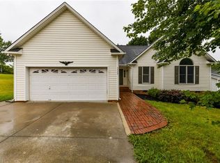 5500 Highland Trace Ct, Winston Salem, NC 27105