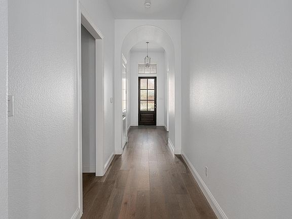 4th image of 810 Ashbury Ln