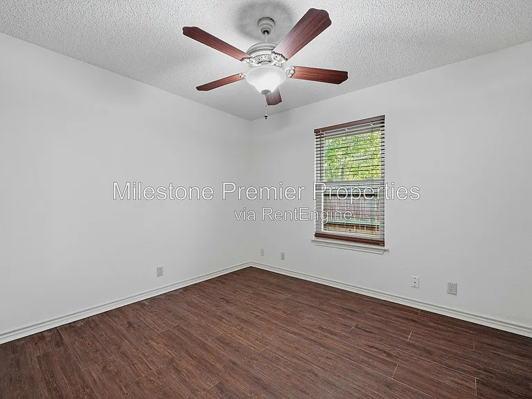 1908 Paula Dr — Photo 14